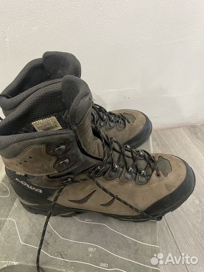 Трекинговые ботинки lowa