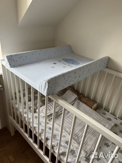 Пеленальная доска на кроватку