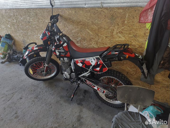Suzuki Djebel 250