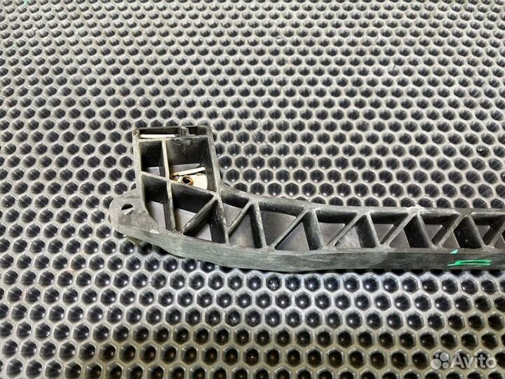 Крепление бампера прав. перед. Mercedes-Benz M-cla