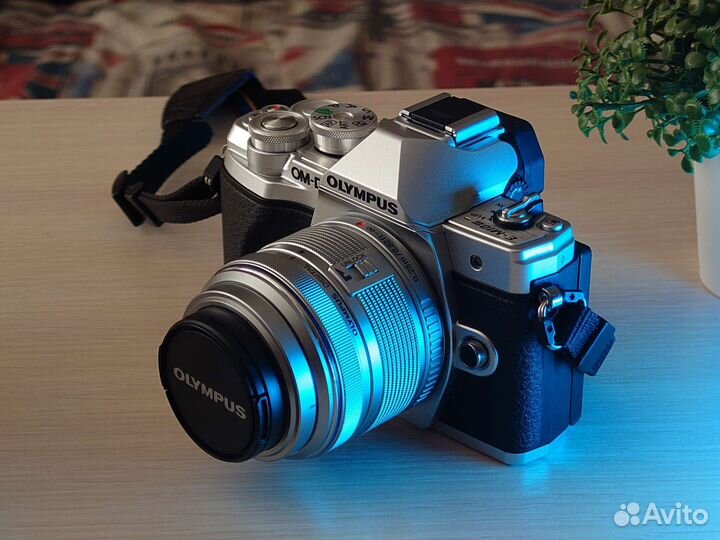 Беззеркалка для 4К Olympus E-M10 Mark III +допы