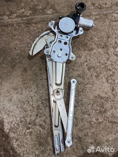 Стеклоподъемник передний правый Suzuki Swift