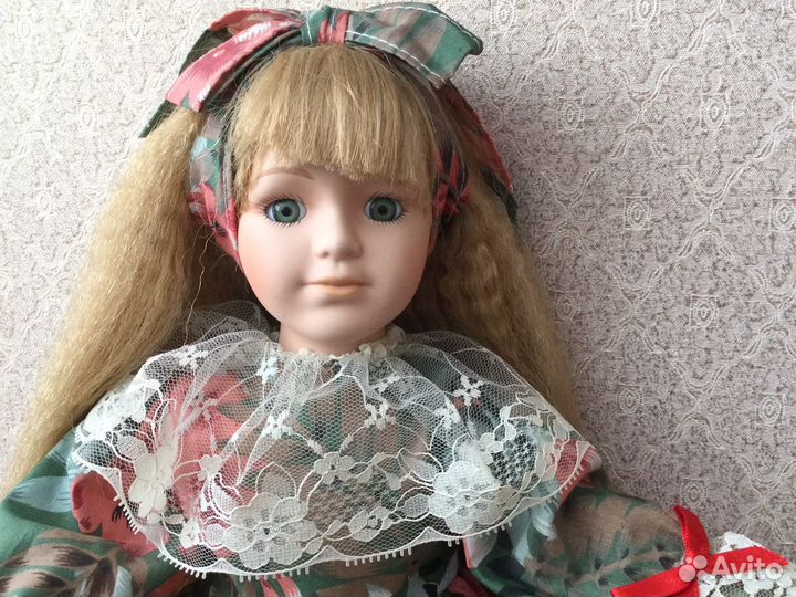 Кукла фарфоровая коллекционная