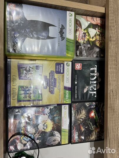 Xbox 360 slim (LT 3.0),2 геймпада и kinect
