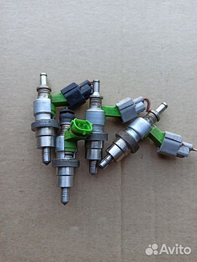 Форсунка бензиновая Тайота Авенсис 2.0, 2.4