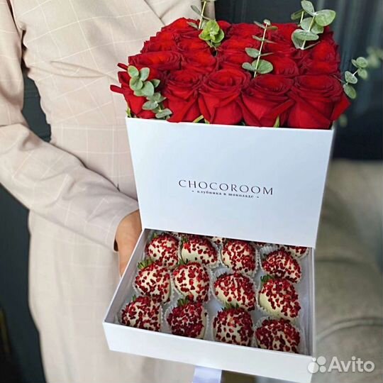 Клубника в шоколаде, цветы, коробочка шкатулка