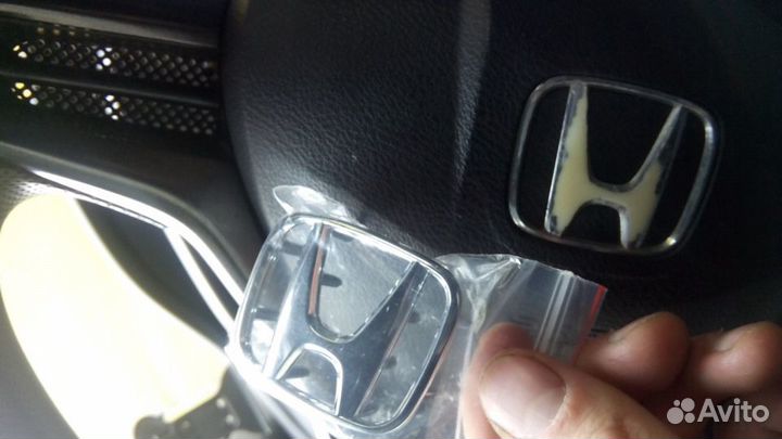 Эмблема в руль Civic 4D,5D, Pilot, Accord 7,8 итд
