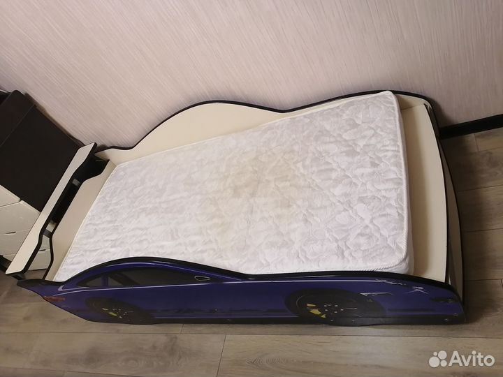 Детская кровать машинка с матрасом