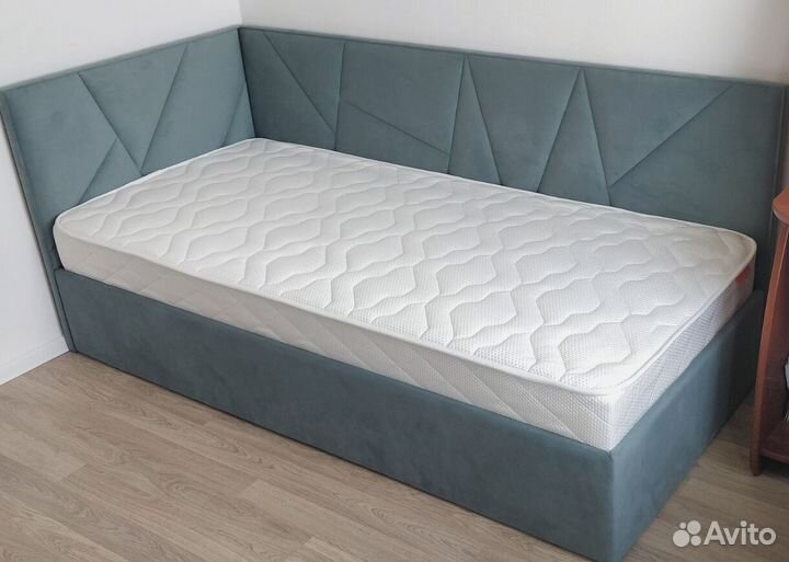 Спальный диванчик