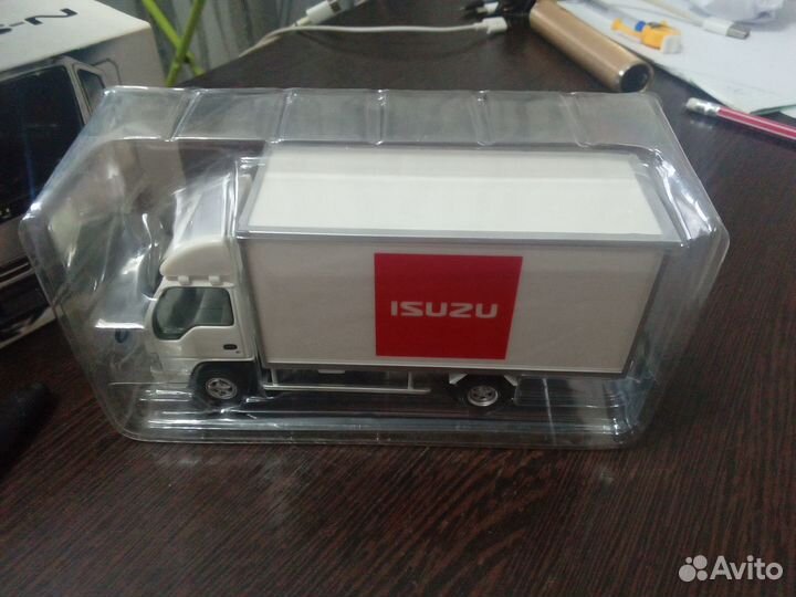 Масштабная модель грузовика isuzu elf n series