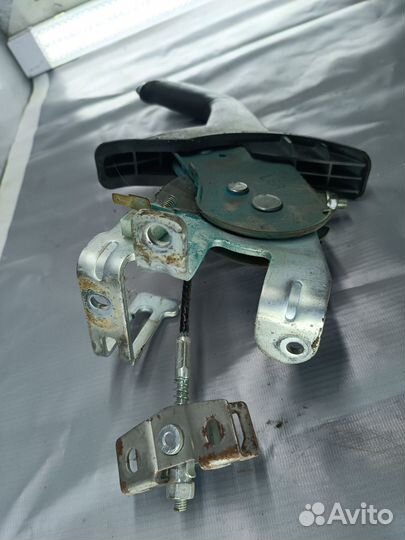 Рычаг стояночного тормоза Hyundai Solaris