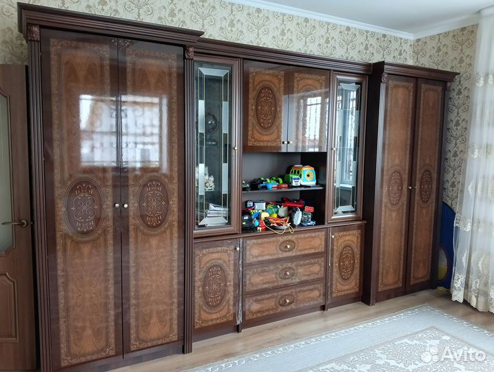 Стенка в гостиную