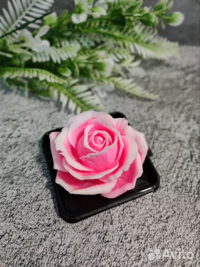 Роза в куполе из мыла