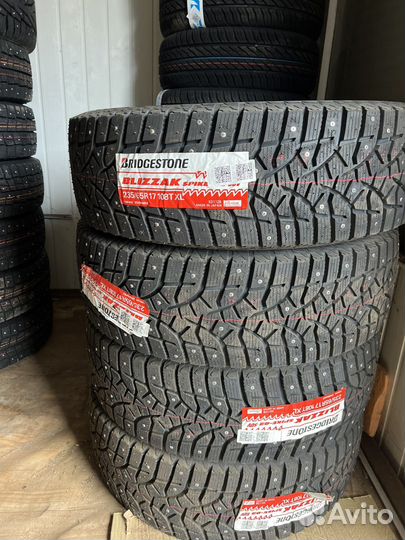 Bridgestone Blizzak Spike-02 SUV 235/65 R17