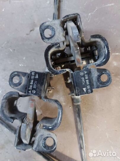 Замок капота в сборе на Mercedes w164