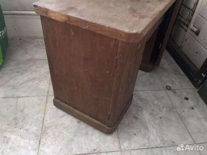 Старинная тумба под зеркало