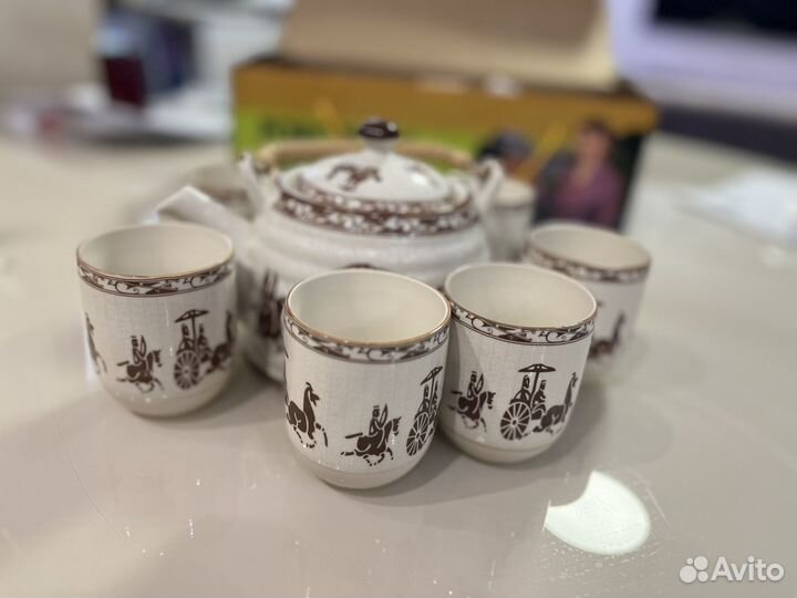 Фарфоровый чайный набор