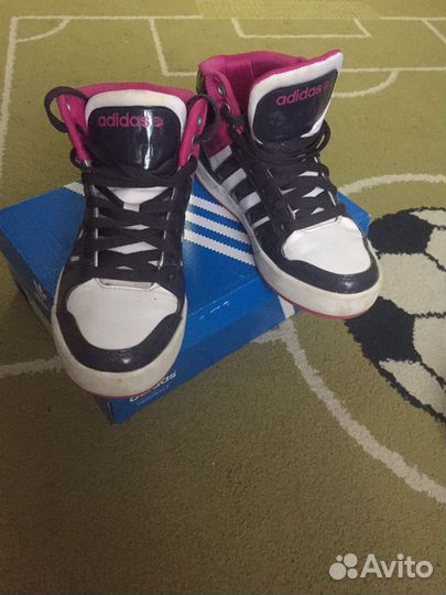 Кроссовки adidas (оригинал,практически новые)