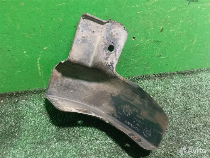 Брызговик передний левый Dodge Caliber PM 2008