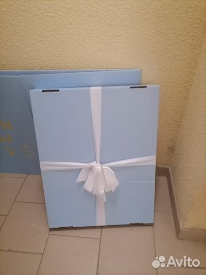 Подарочная коробка для подарка