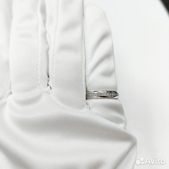 Золотое обручальное кольцо с камнем 17р