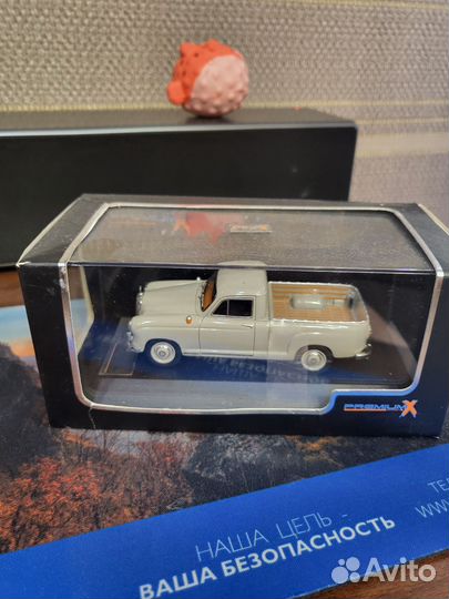 Коллекционная масштабная модель 1:43 Premium X