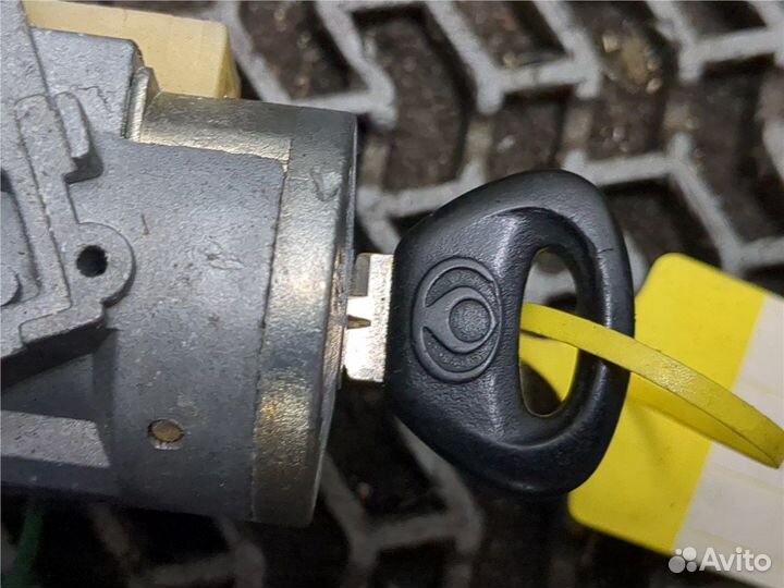 Колонка рулевая Mazda 626, 1993