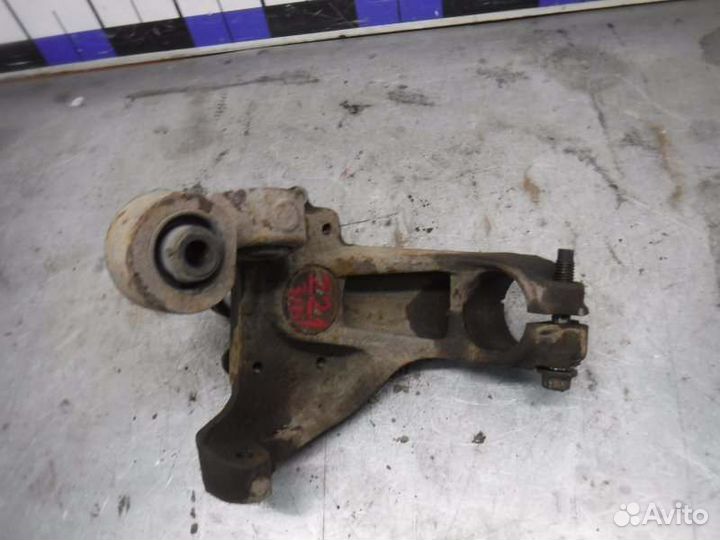 Кулак задний правый Ford Mondeo 2 1.6 1997