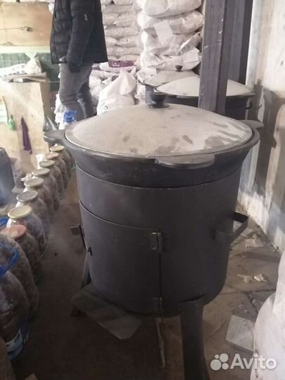 Казан чугунный 12 л с печкой и трубой