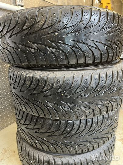 Yokohama IceGuard Stud IG65 215/65 R16