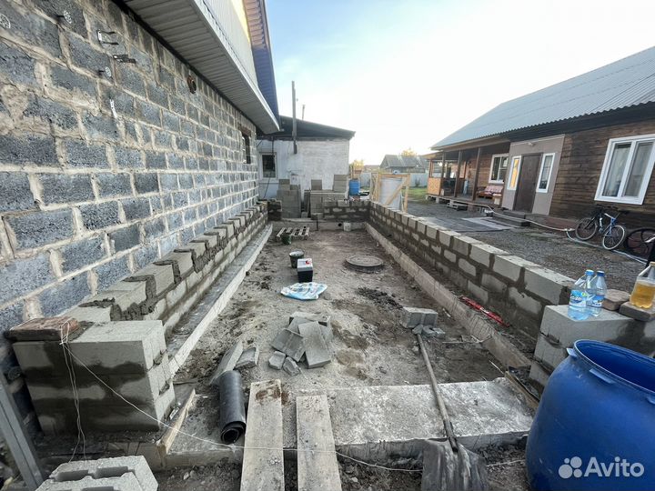 Строительство домов, заливка фундамента