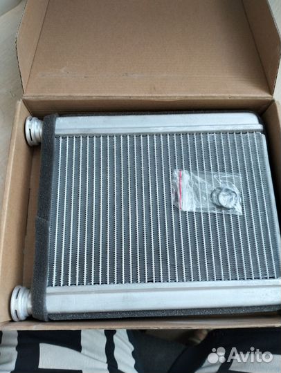 Продам радиатор отопителя печки тойота авенсис2