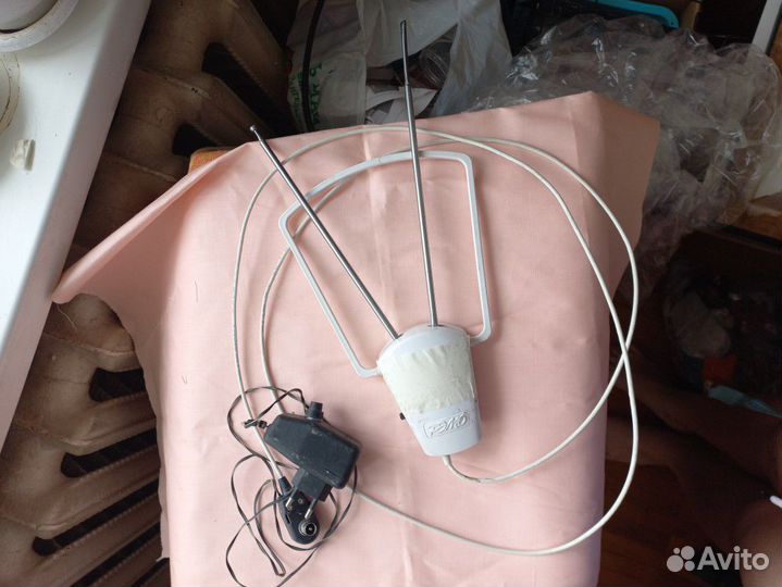 Антенна с усилителем на окно Рэмо