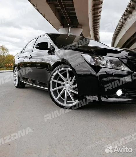 Литой диск в стиле vossen R18 5x114.3