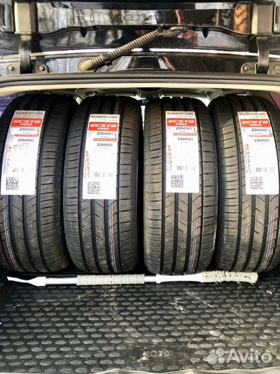 Kumho Ecsta HS52 215/45 R17