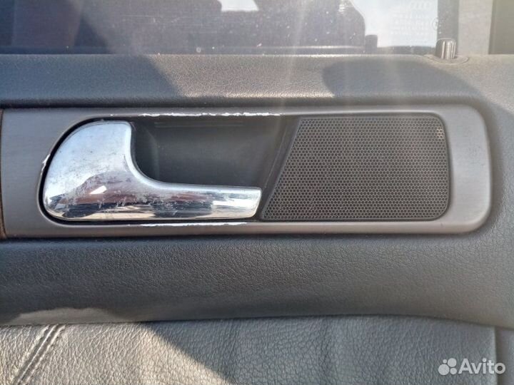 Ручка двери внутренняя задняя левая Audi A6 C5 3.0