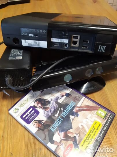 Xbox 360 E 2013 года с kinect (диск в подарок)