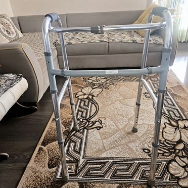 Ходунки для инвалидов и пожилых людей