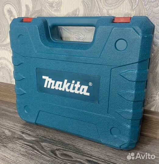 Новый шуруповерт Makita 18v с набором