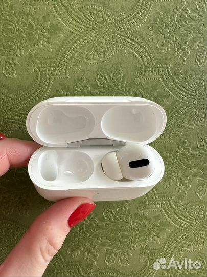 Apple AirPods Pro зарядный кейс