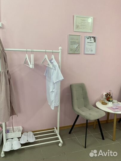 Кушетка новая с поднимающем изголовьем, тумба