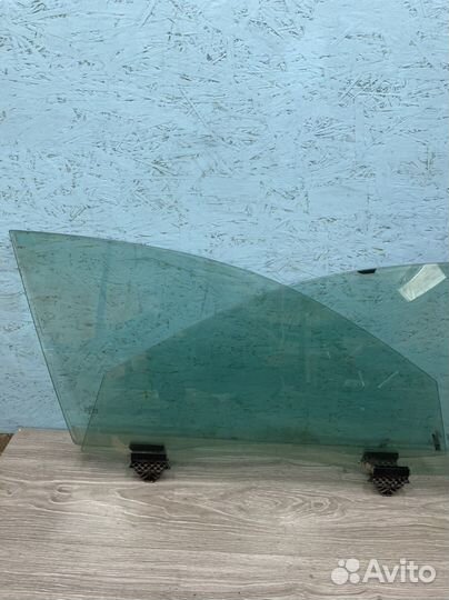 Стекло переднее правое Audi A8 D3 2002-2010