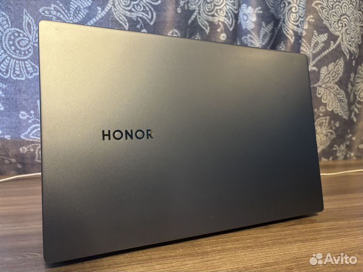 Honor Magicbook x15 i3/8/256