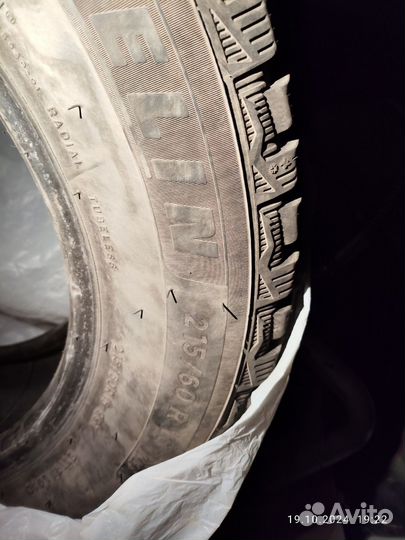 Michelin X-Ice North 4 215/60 R16