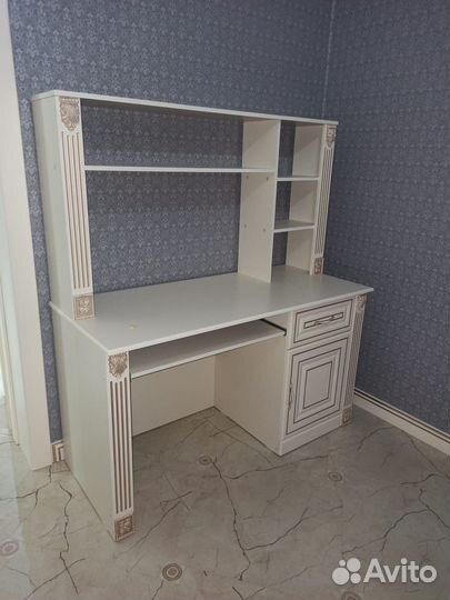 Компьютерный стол Исанта