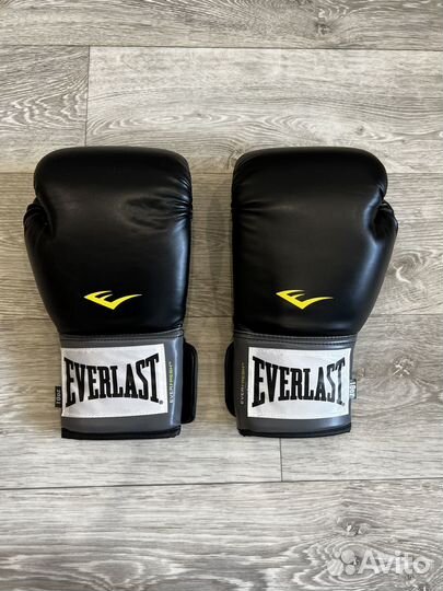 Боксерские перчатки 10 oz everlast