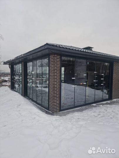 Безрамное остекление беседки