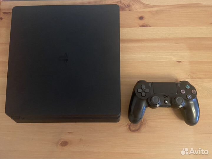 Sony PS4 slim (+ зарядка для геймпада в подарок)