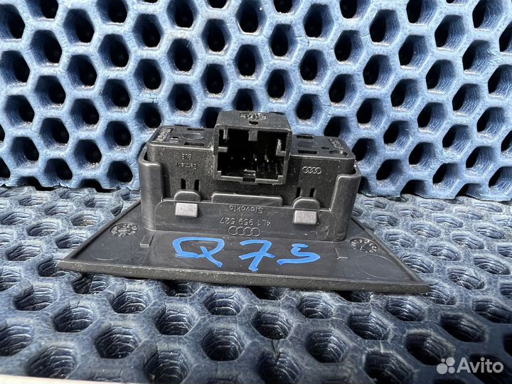 Кнопка открывания багажника Audi Q7 до 2015г