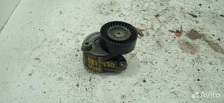 Натяжитель ремня Мерседес